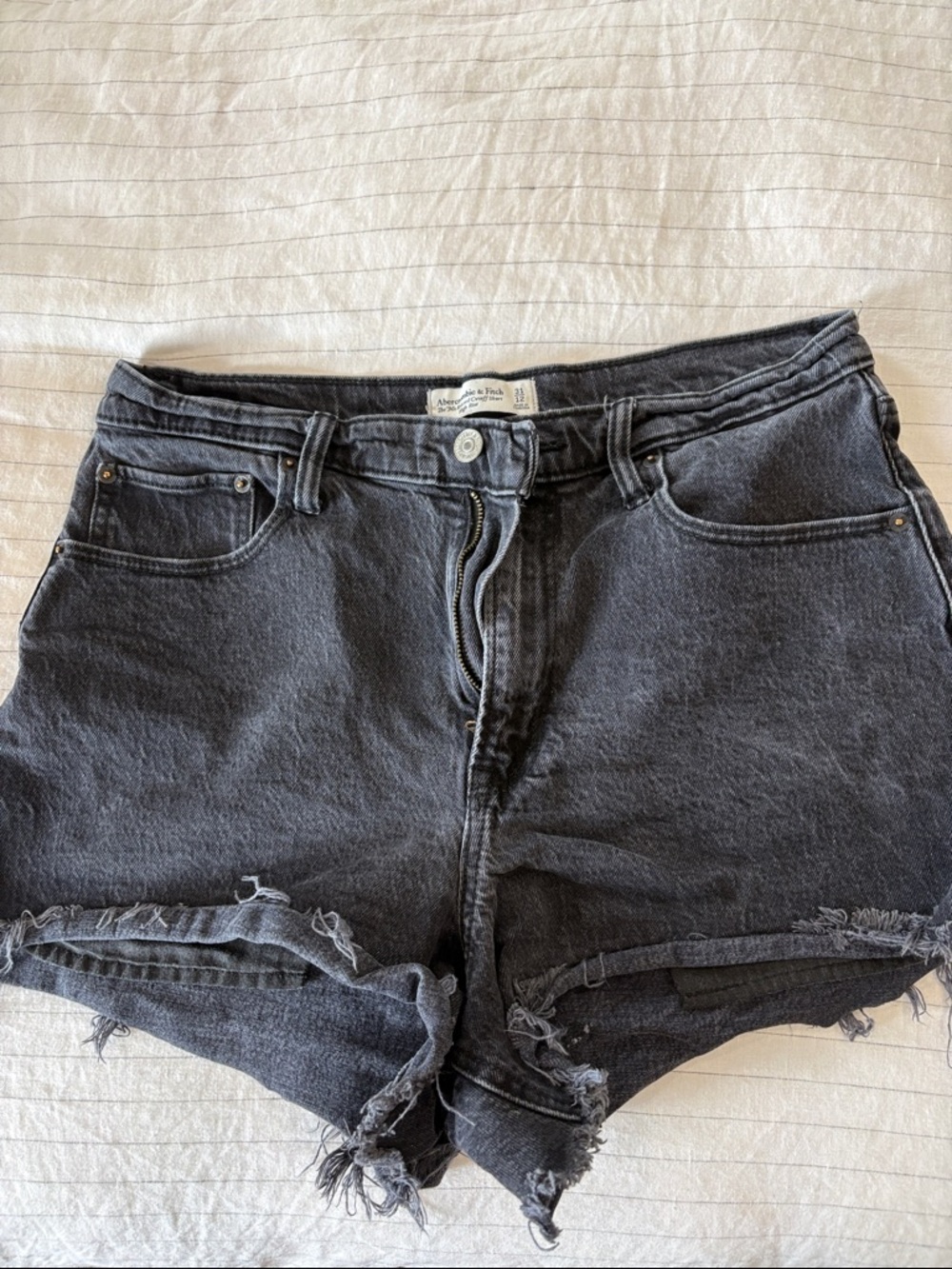 Abercrombie & Fitch High Rise 90s Relaxed Cutoff Short Curve Love 31/12